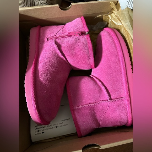 Koolaburra by UGG Girls' Mini Suede Winter Boots​ - Picture 4 of 6